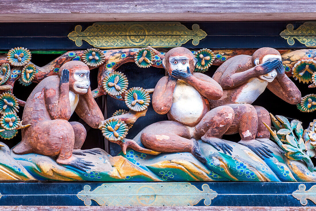 Skulptur dreier weiser Affen am Toshogu-Schrein; Nikko, Präfektur Tochigi, Japan