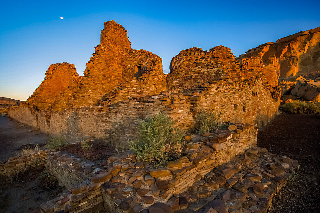 Pueblo Bonito at dusk, Chaco Culture National Historical Park, New Mexico, USA; New Mexico, United States of America
