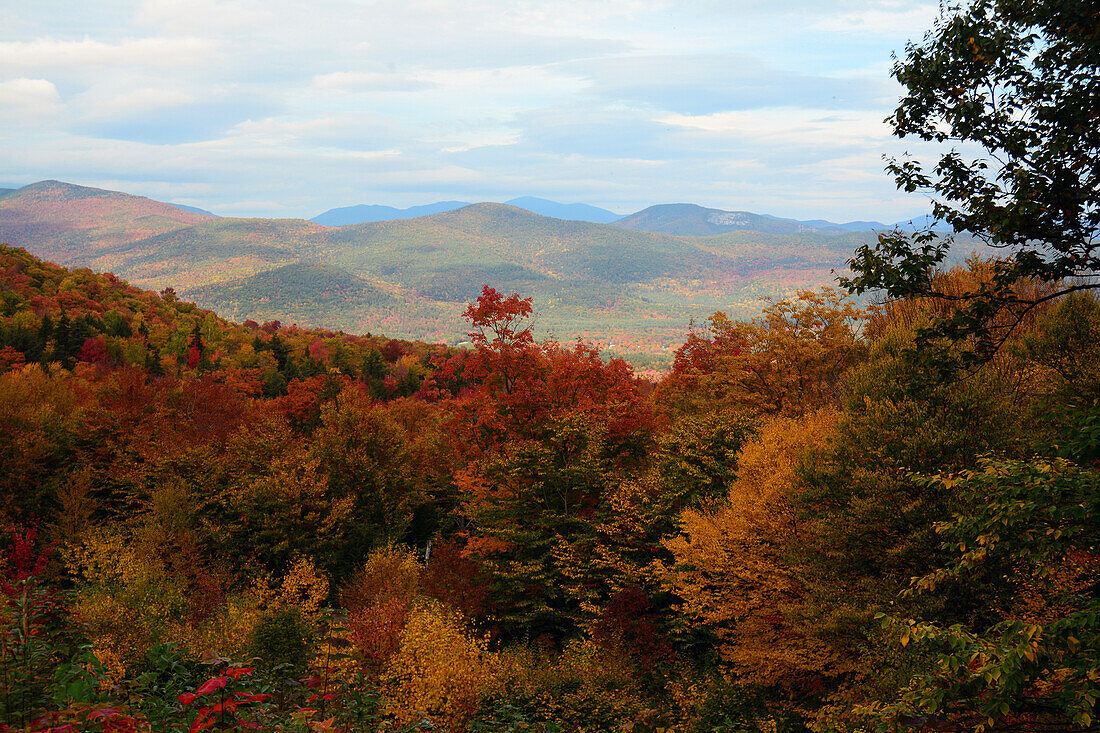 Fall foliage in the White Mountains of New Hampshire.; New Hampshire, USA.