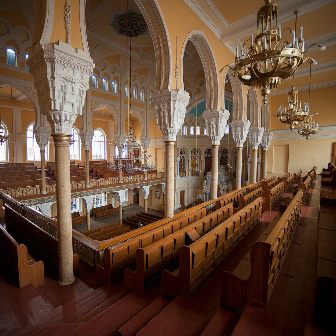 Sitzgelegenheiten auf dem Balkon der Großen Chorsynagoge; St. Petersburg Russland