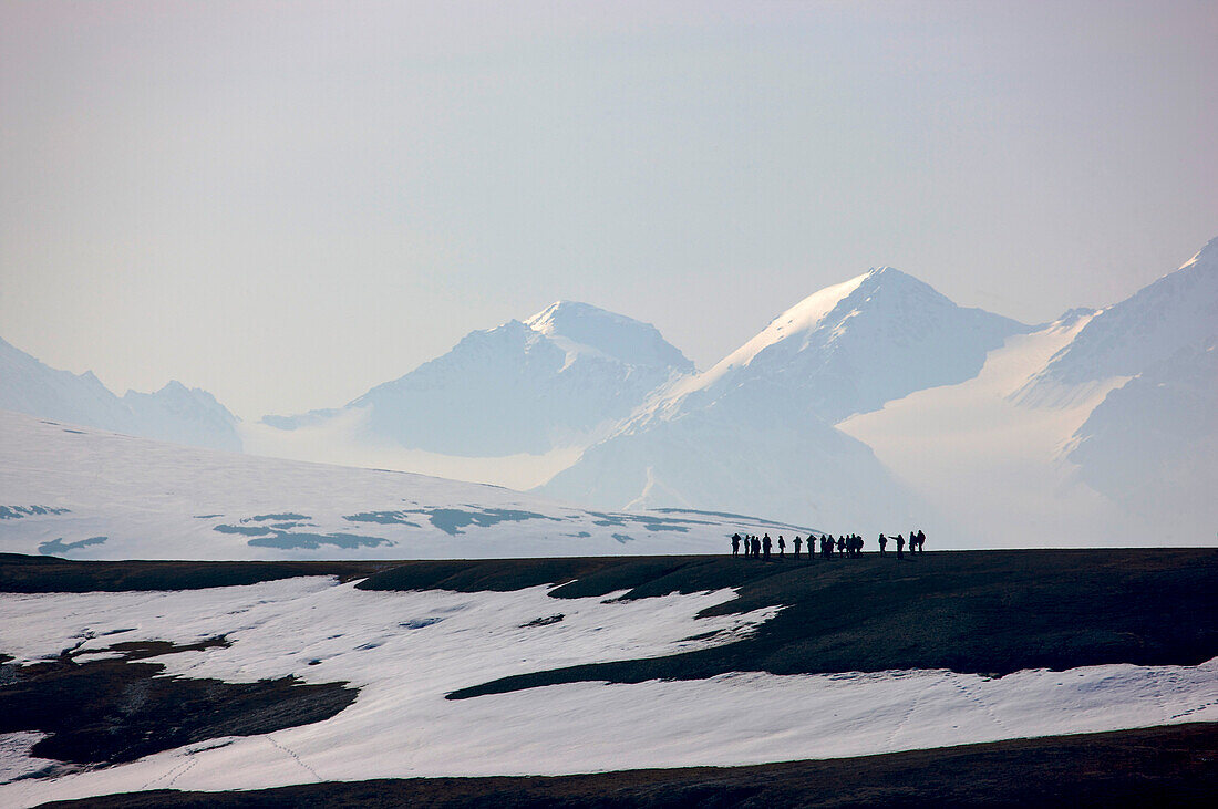 Wanderung entlang des Bellsund Gletschers; Bellsund, Spitzbergen, Svalbard Archipelago, Norwegen