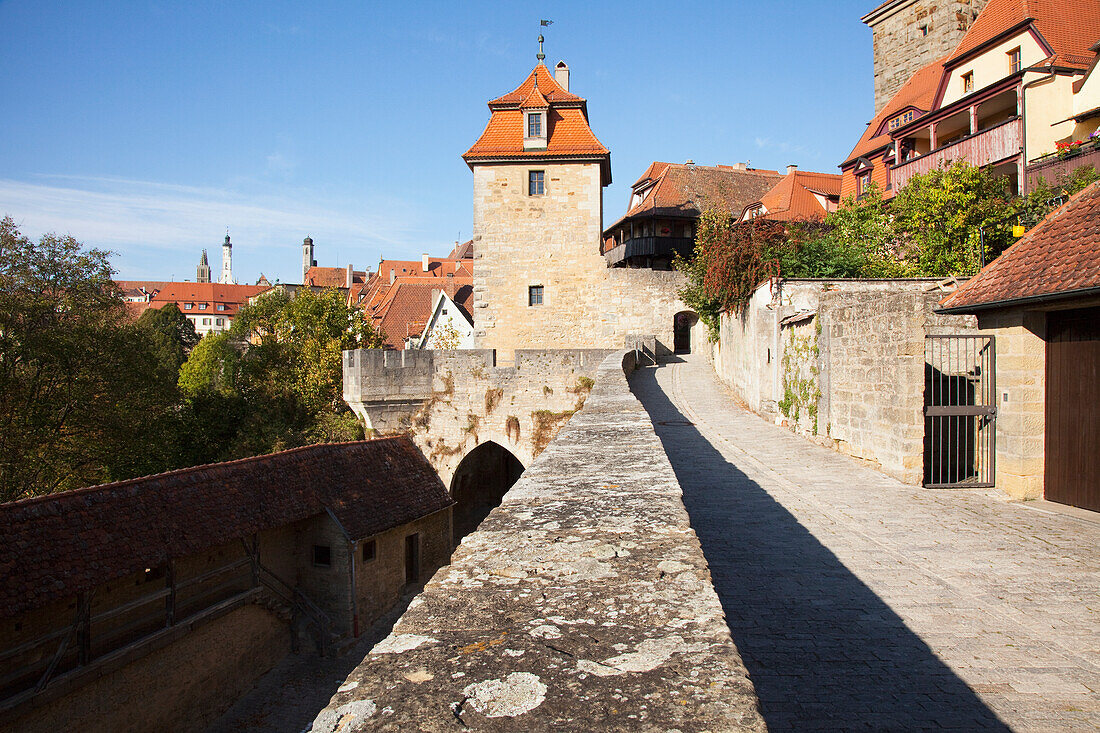 Weg zu einem der Stadttore; Rothenburg Ob Der Tauber Bayern Deutschland