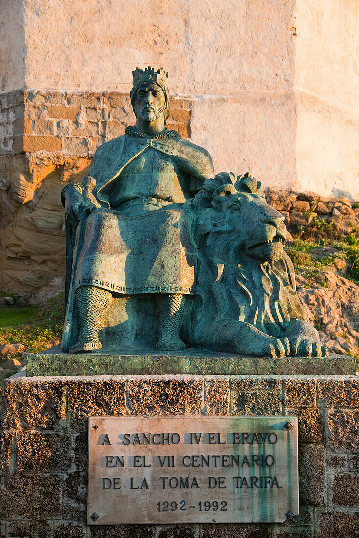 Statue von Sancho El Bravo; Tarifa Cadiz Andalusien Spanien