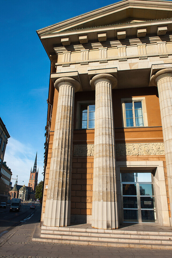 Ein Gebäude mit großen Säulen in der Altstadt; Stockholm Schweden