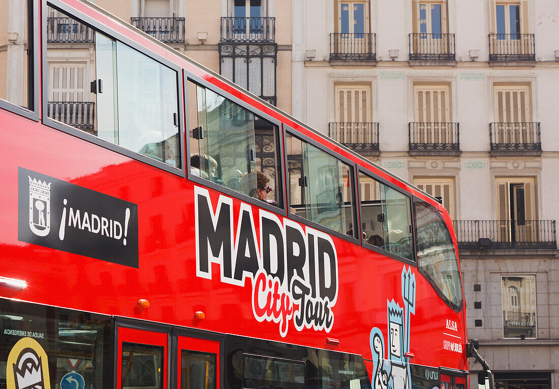Sightseeing Bus im Zentrum der Stadt; Madrid Spanien