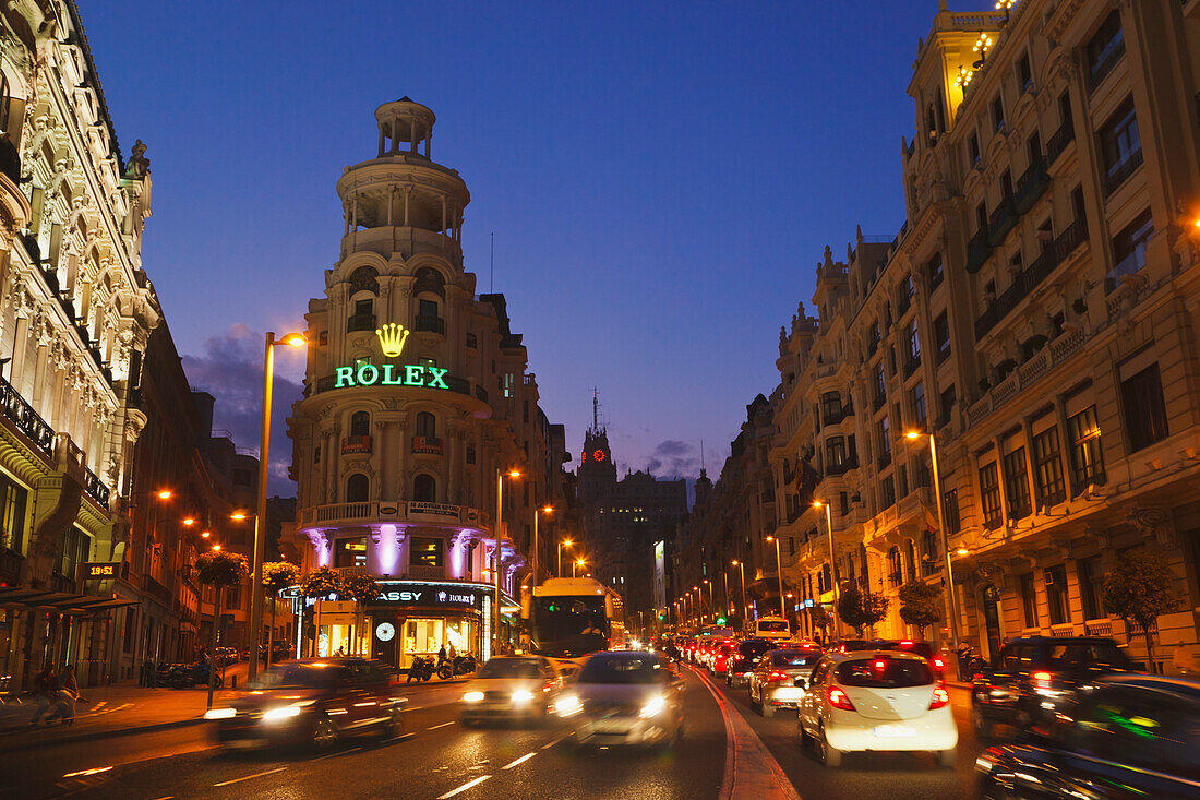 Gran Via bei Nacht; Madrid Spanien