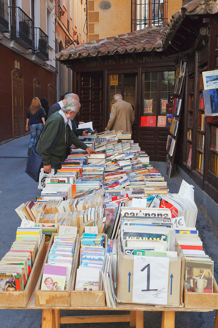 Outdoor Book Stall In Pasadizo San Gines; Madrid Spain