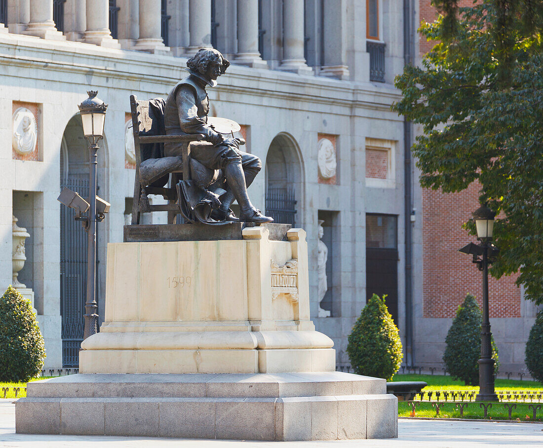 Statue des spanischen Künstlers Diego Velazquez außerhalb des El Prado Museums; Madrid Spanien