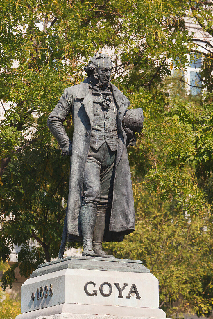 Statue des spanischen Künstlers Francisco Goya außerhalb des El Prado Museums; Madrid Spanien