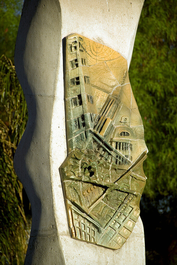 Einheimische Steinskulptur in einem öffentlichen Park; Mendoza Argentinien