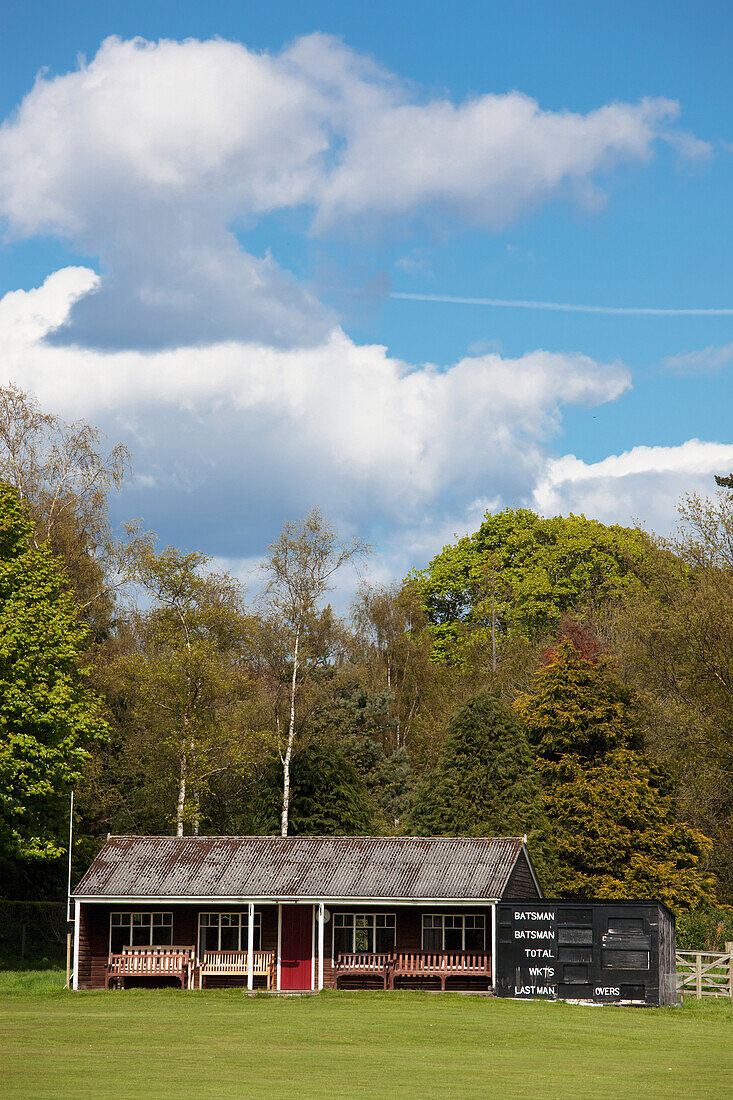 Ein Haus mit einer roten Tür; Northumberland England