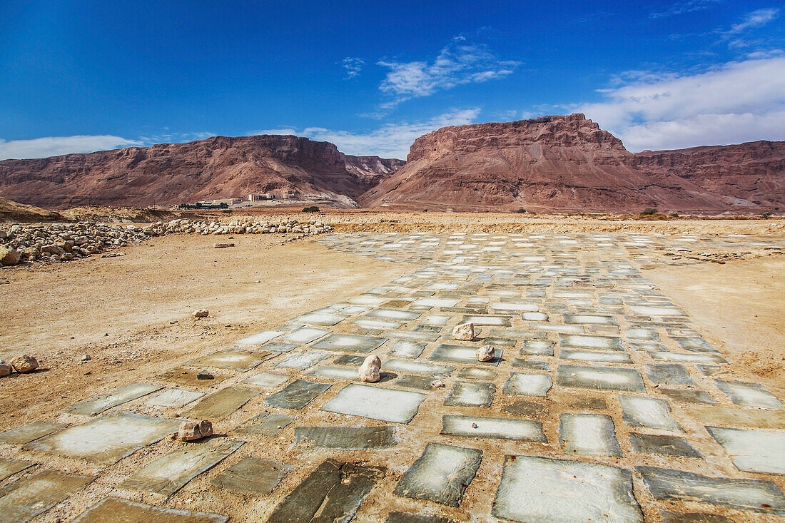 Pflastersteine bilden einen Gehweg an der antiken Festung; Masada Südbezirk Israel
