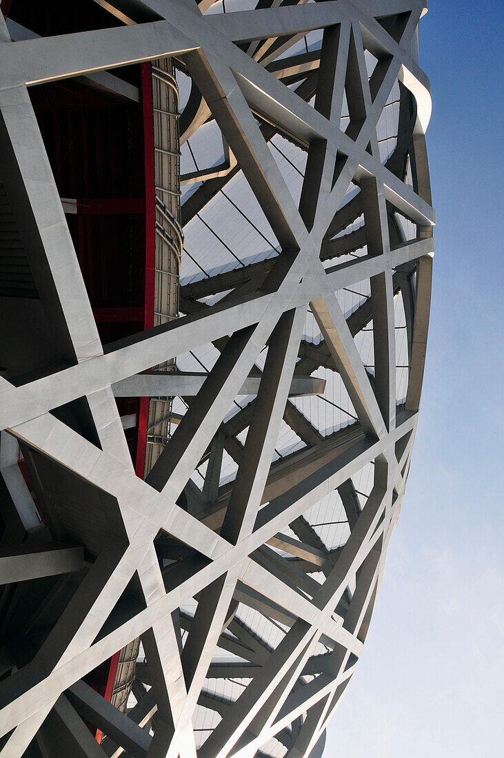 Niedriger Blickwinkel auf das architektonische Detail des Vogelnest-Stadions; Peking China