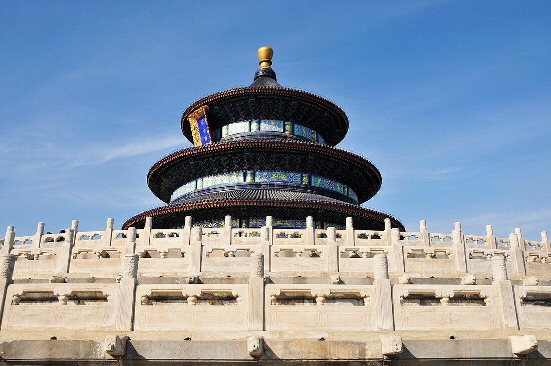 Niedriger Blickwinkel auf die Dachtraufe einer Pagode; Peking China