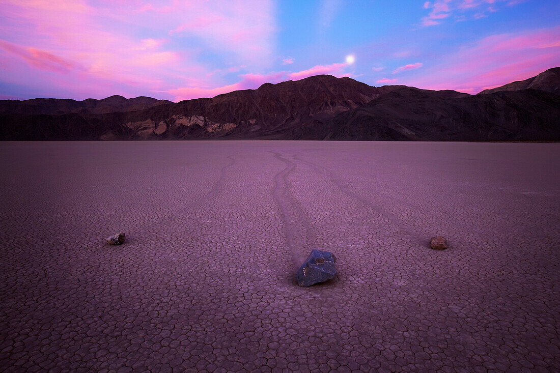 Moving Rocks At Racetrack Playa; Death Valley Kalifornien Vereinigte Staaten Von Amerika