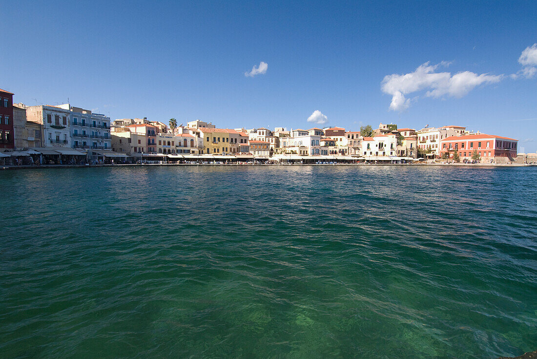 Griechenland, Kreta, Chania, Blick auf die Stadt von einem venezianischen Hafen aus dem 16.
