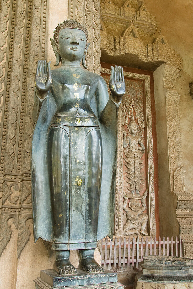 Laos, Vientiane, Haw Pha Kaew (Ho Phra Keo, Buddha-Statue.