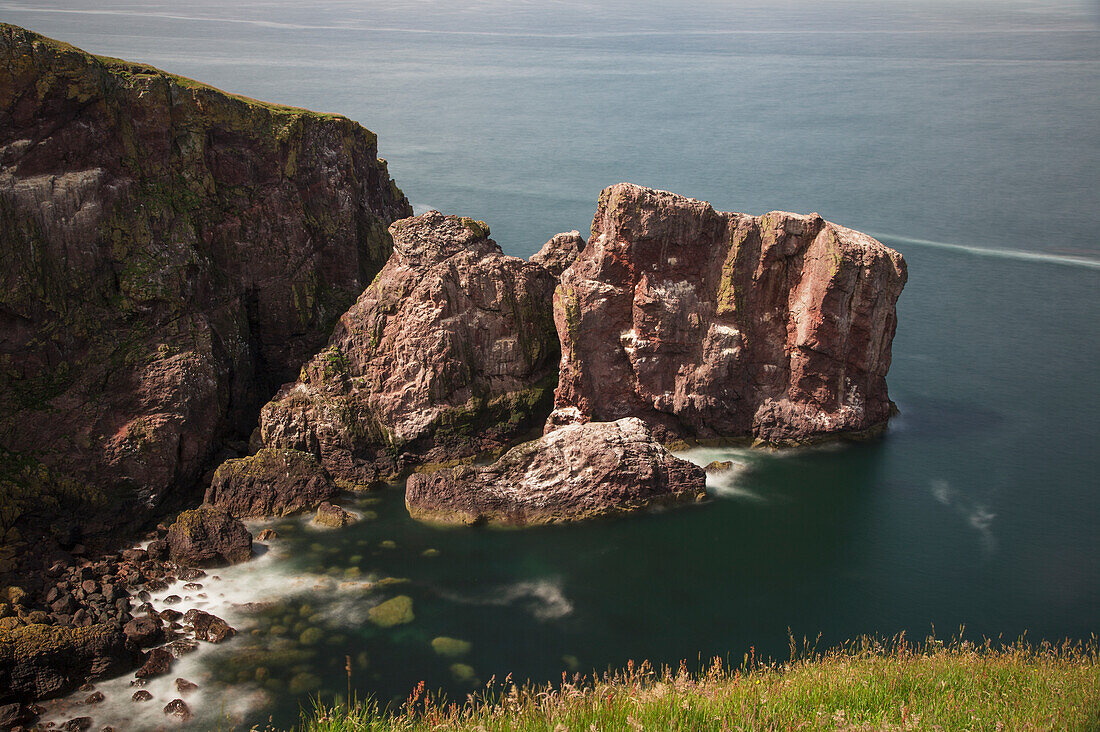 Felsformationen entlang der Küste bei St. Abb's Head; Scottish Borders Schottland