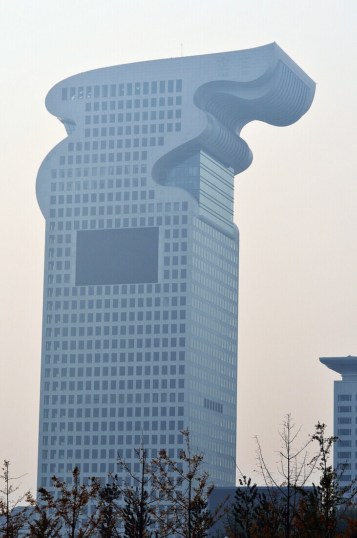 Gebäude mit einem einzigartig geformten Dach; Beijing China