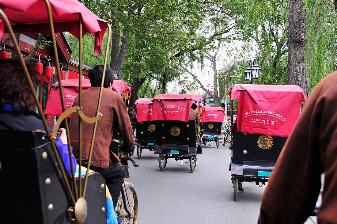 Rikschas auf der Straße; Peking China