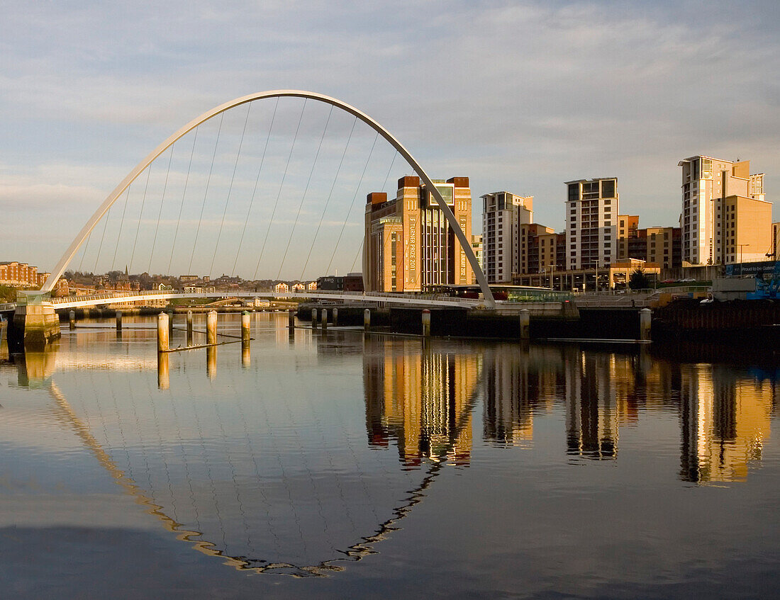 Großbritannien, England, Newcastle Upon Tyne, Quayside, Millenium Bridge