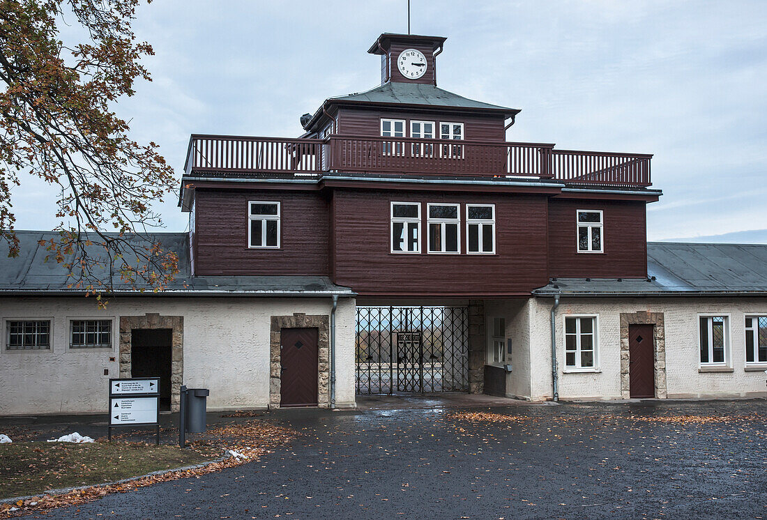 Eingangstor zum Konzentrationslager Buchenwald; Buchenwald, Deutschland