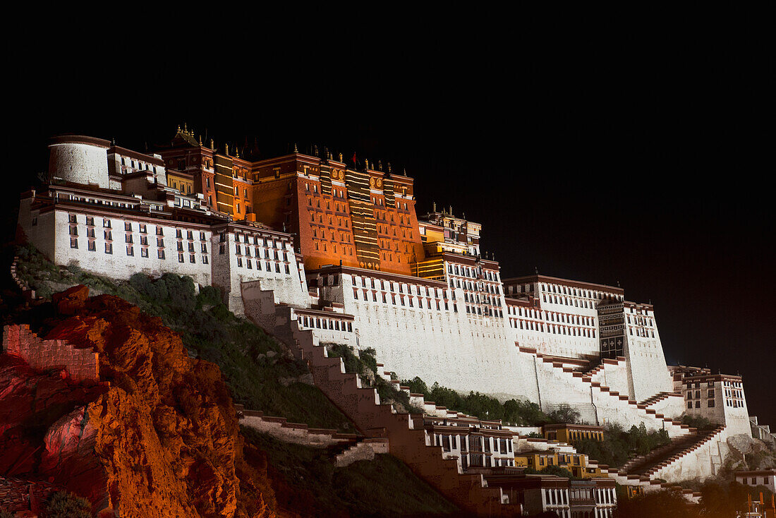 Potala-Palast bei Nacht; Lhasa, Xizang, China