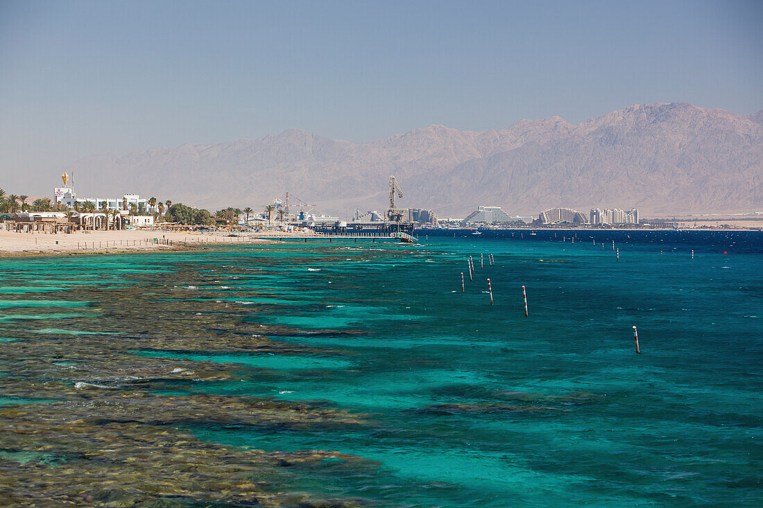 Blick entlang der Küste im Golf von Aqaba; Israel