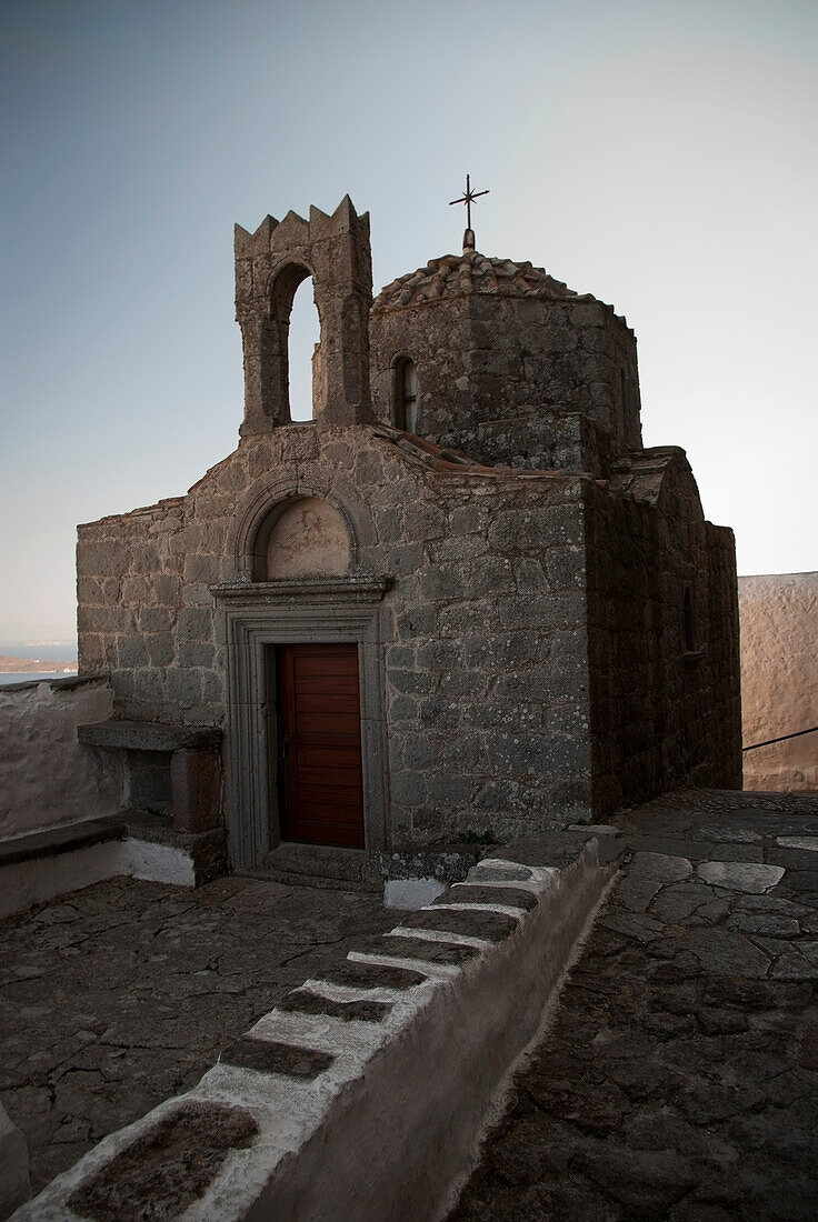 Griechenland, Insel Patmos, Mykonos, Kapelle vor dem Kloster des Heiligen Johannes des Theologen