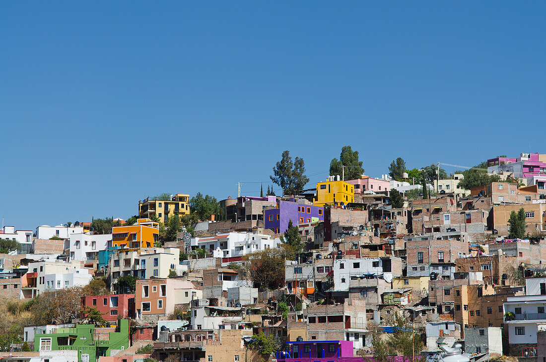 Blick auf hügelige Vororte der Stadt; Guanajuato, Guanajuato, Mexiko