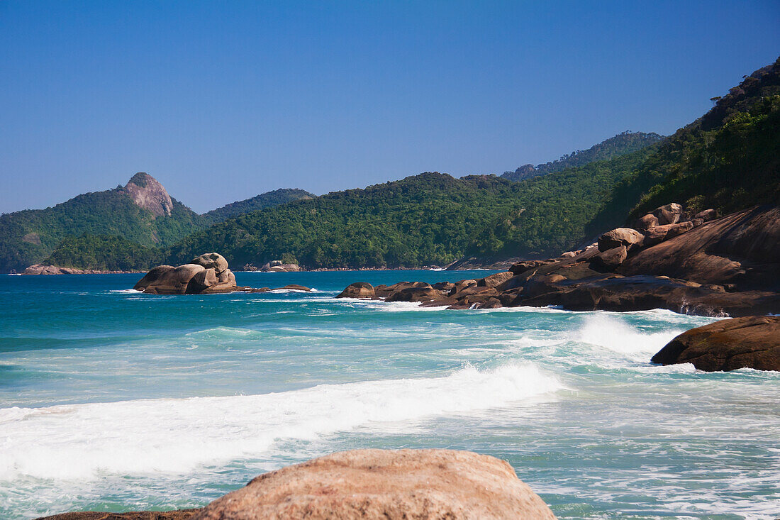 Brazil, Rio de Janeiro, Ilha Grande, Coast of Ilha Grande Island situated few hours off coast of Rio