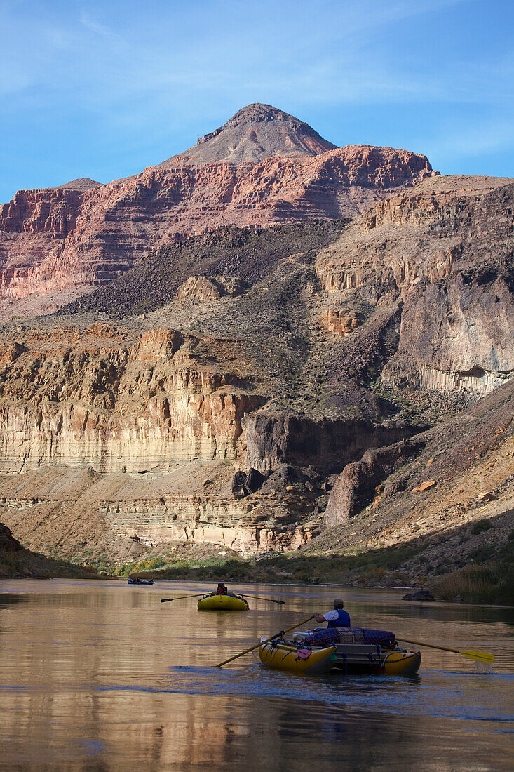USA, Arizona, Flößer auf einem ruhigen Abschnitt des Colorado River
