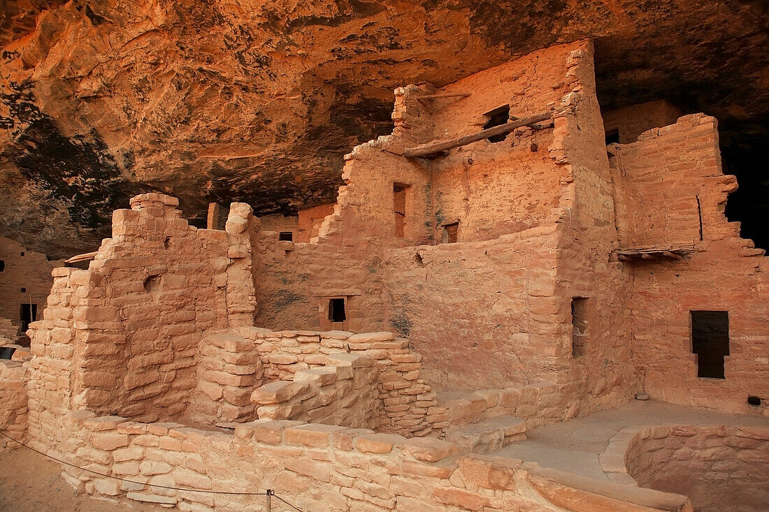 Vereinigte Staaten von Amerika, Ruinen von Felsenwohnungen im Mesa Verde National Park; Colorado