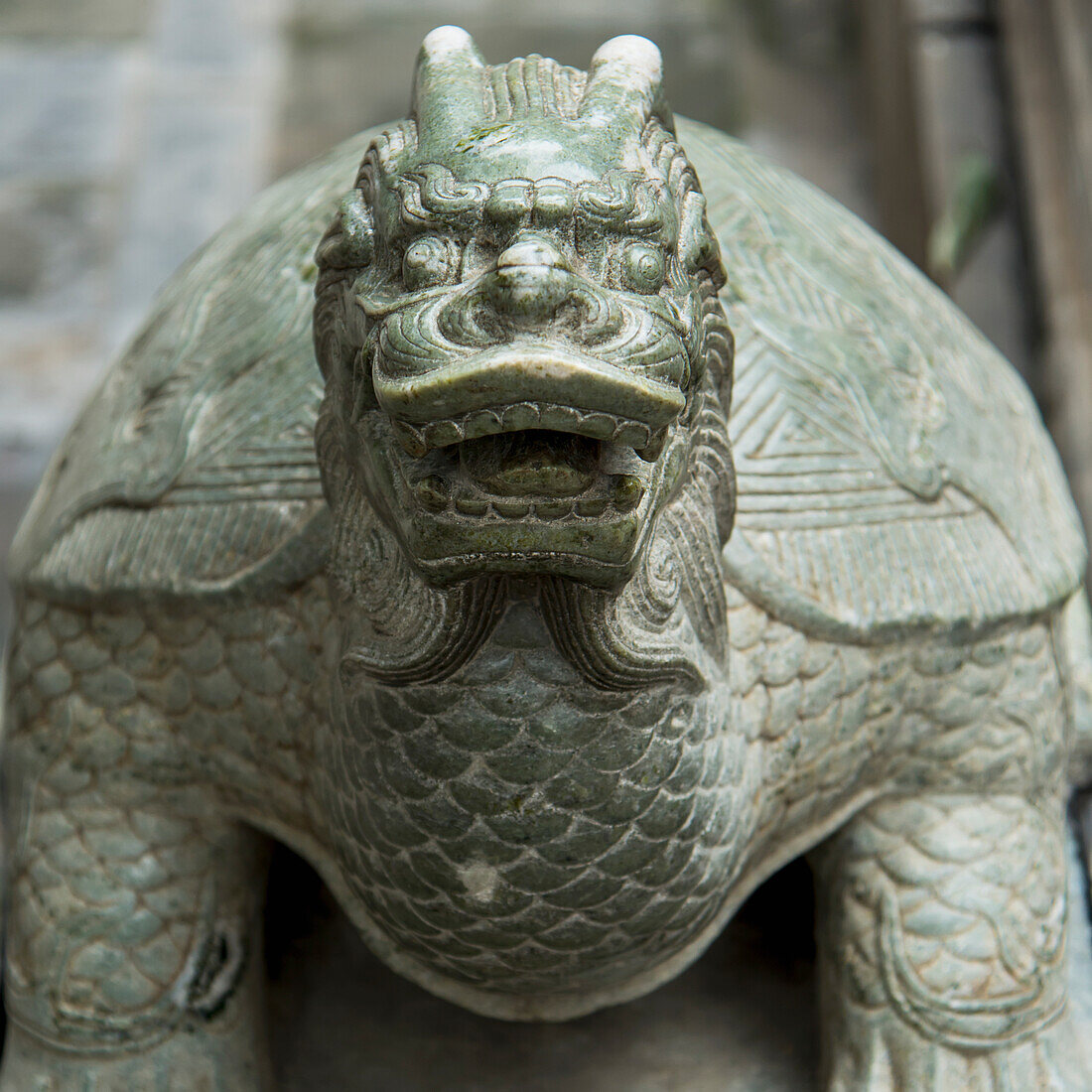 Skulptur eines Tieres im Lama-Tempel; Peking, China