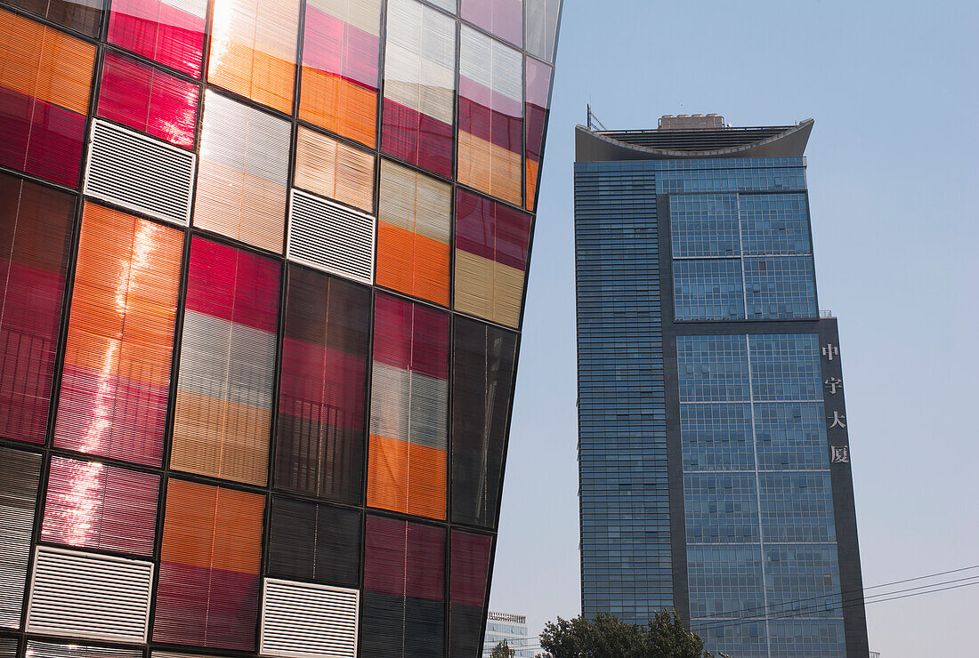 Moderne Gebäude im Dorf Sanlitun; Peking, China