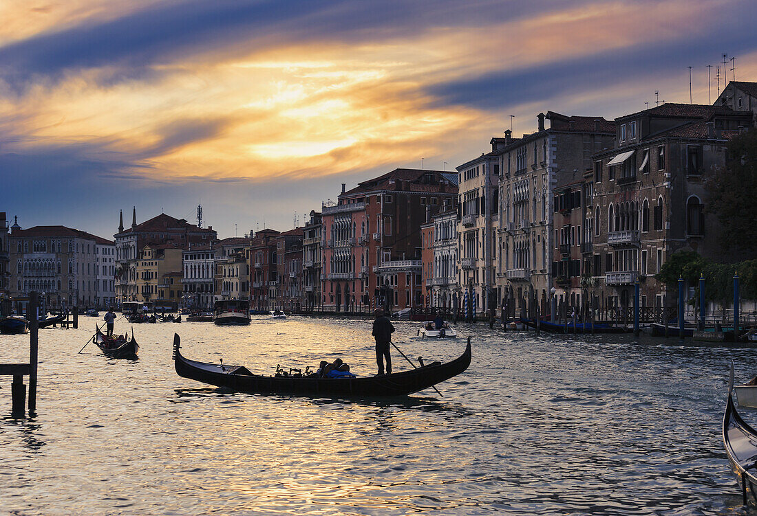 Canal Grande bei Sonnenuntergang; Venedig, Italien