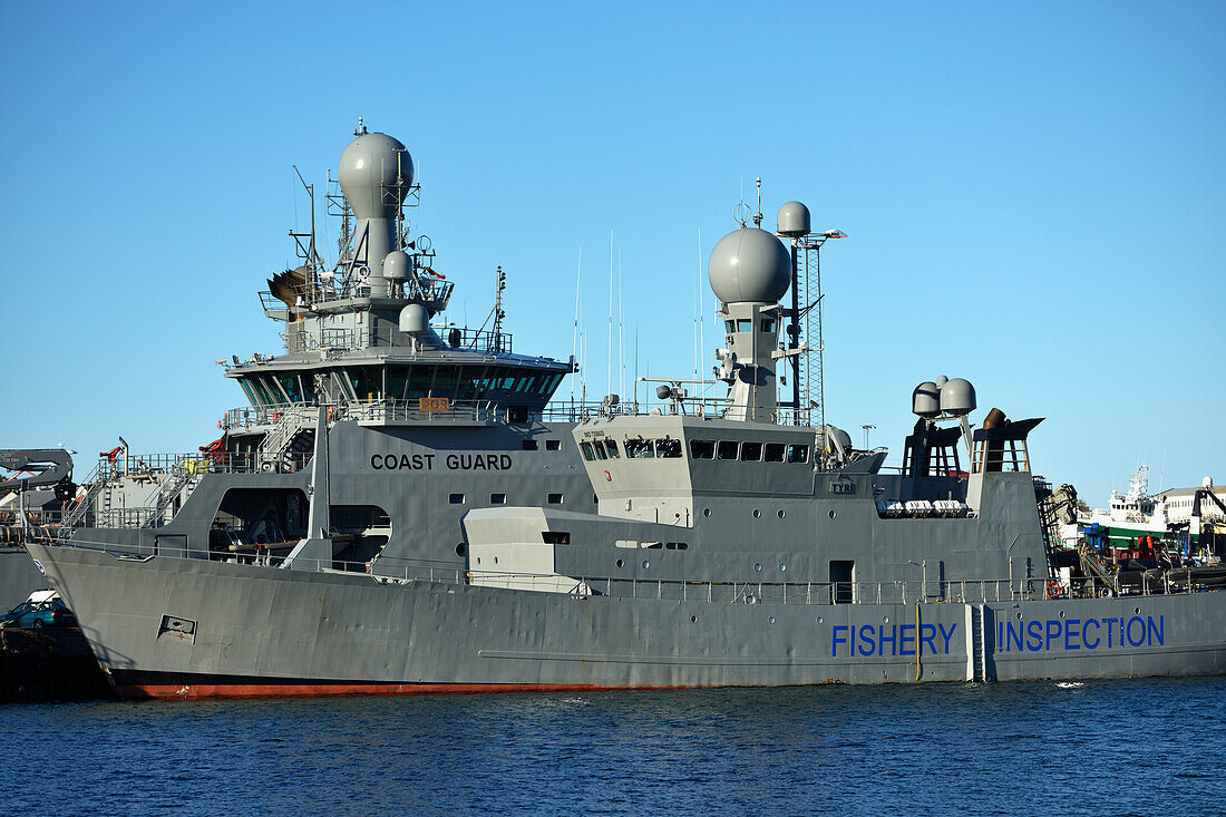 Boote der Küstenwache und der Fischereiaufsicht im Hafen von Reykjavik; Reykjavik, Gullbringusysla, Island