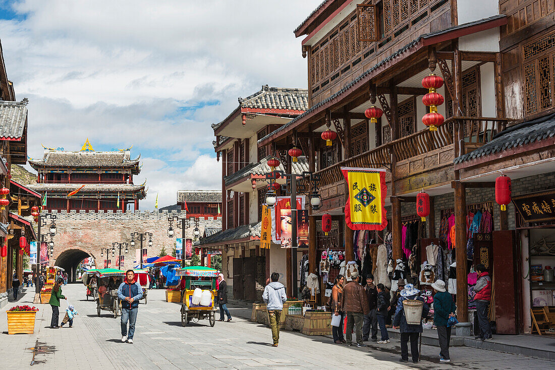 Die Hauptstraße der Stadt Songpan; Songpan, Provinz Sichuan; China