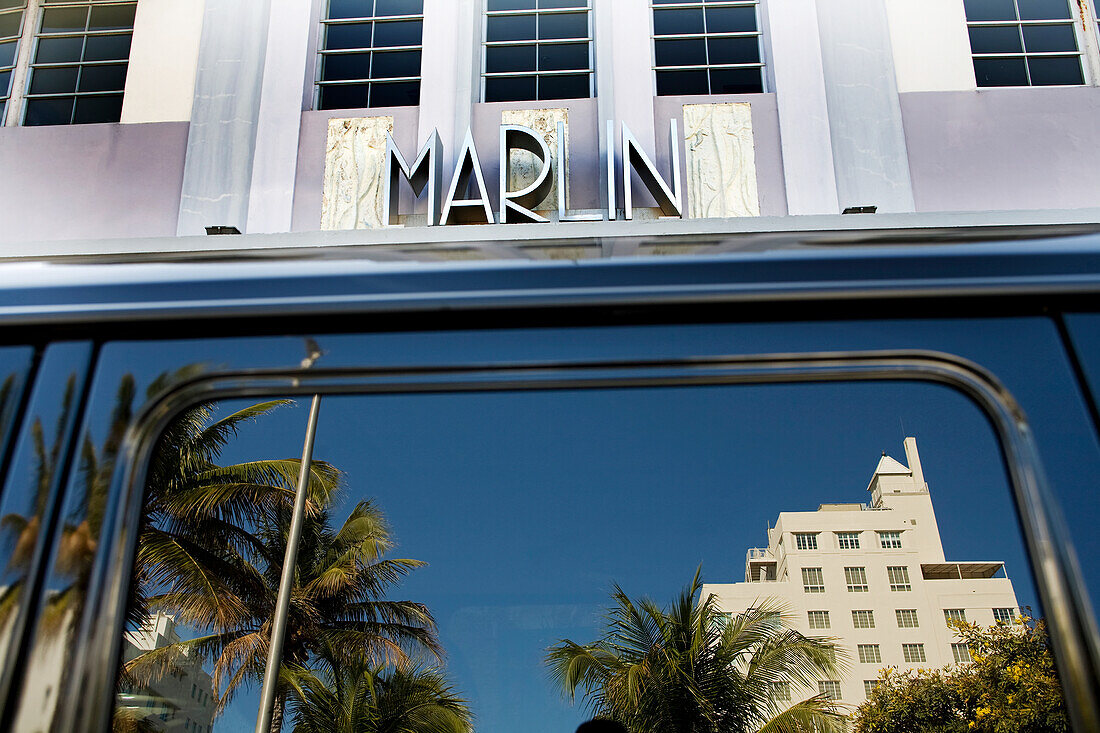 Marlin Hotel mit Autofenster-Reflexion; Southbeach, Miami Beach, Florida, Vereinigte Staaten Von Amerika
