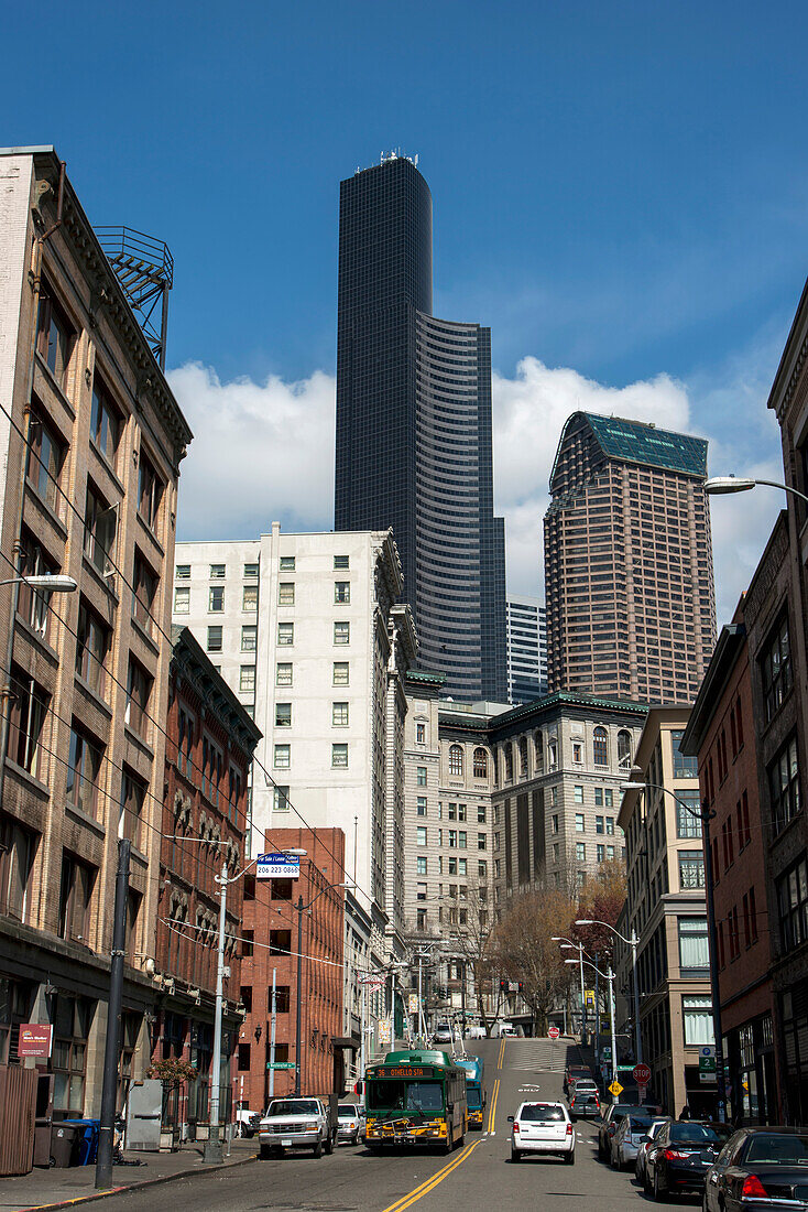 Ansicht des Columbia Centre von einer Straße aus; Seattle, Washington, Vereinigte Staaten Von Amerika