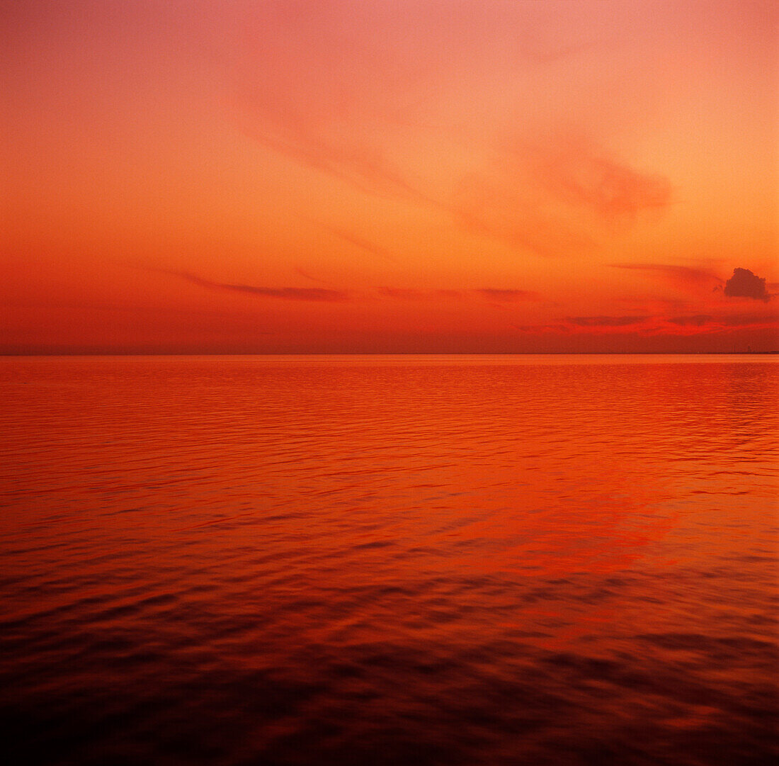 Meereslandschaft bei Sonnenuntergang