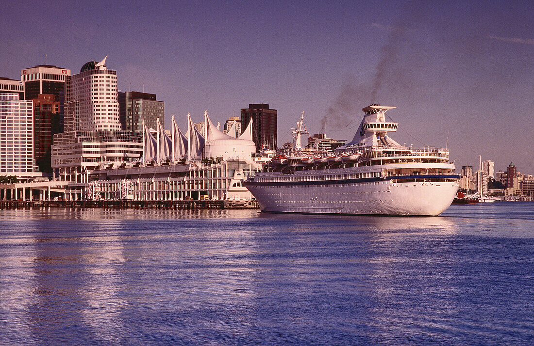 Kreuzfahrtschiff, Canada Place, Vancouver, Britisch-Kolumbien, Kanada