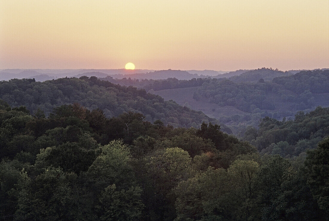 Sonnenuntergang über den Hügeln, Tennessee, USA