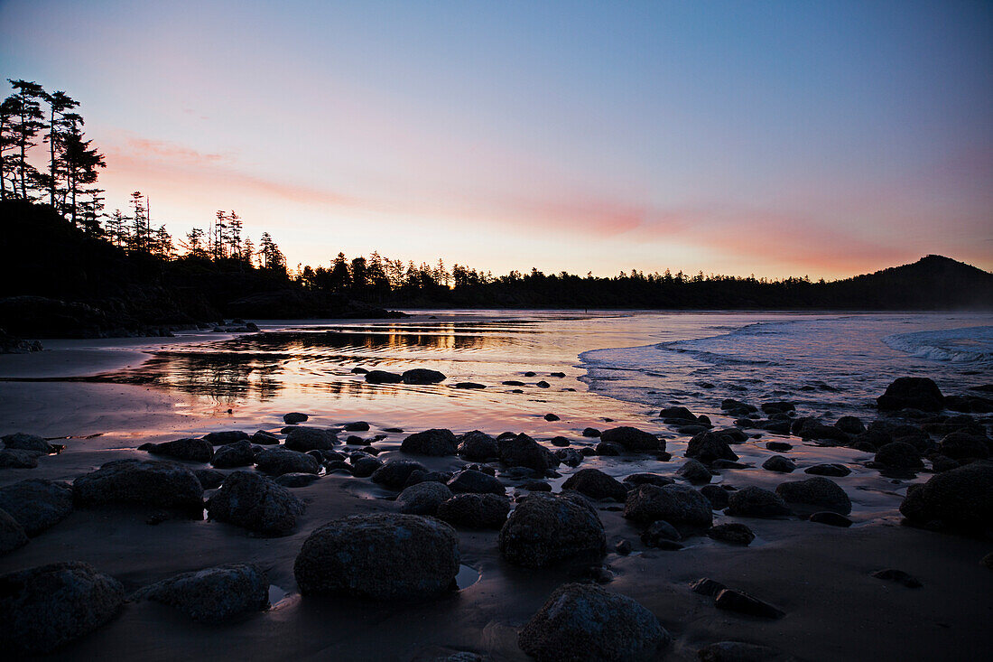 Tofino und Long Beach bei Sonnenaufgang, Westküste, British Columbia, Kanada