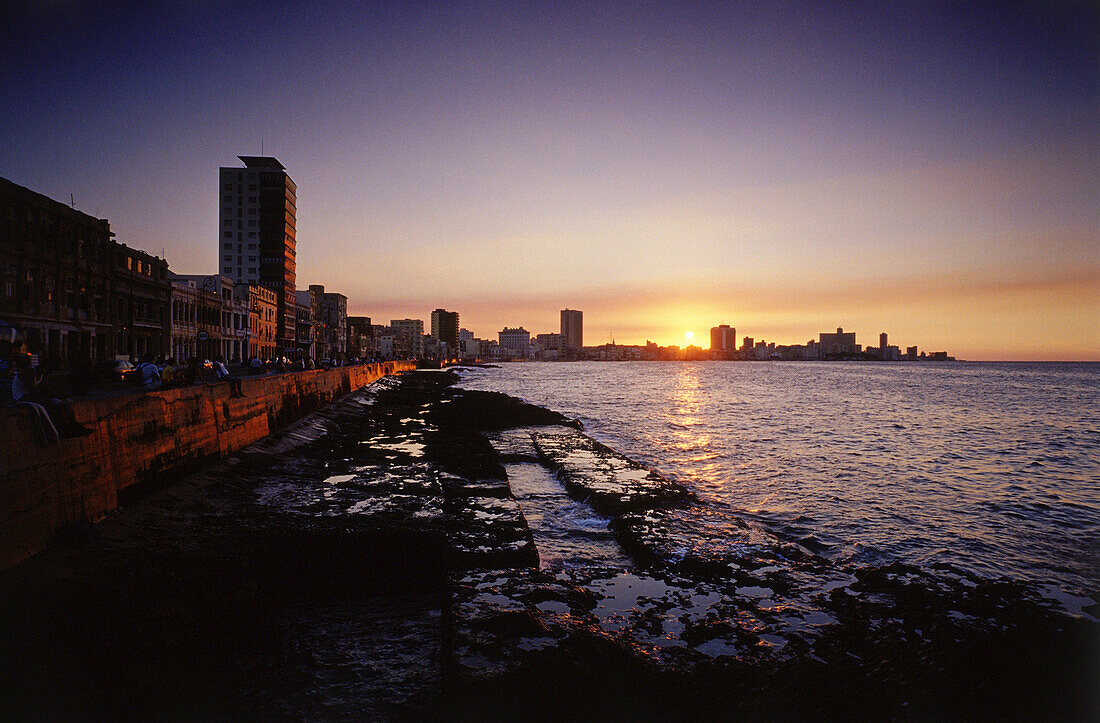 El Malecon bei Sonnenuntergang Havanna, Kuba