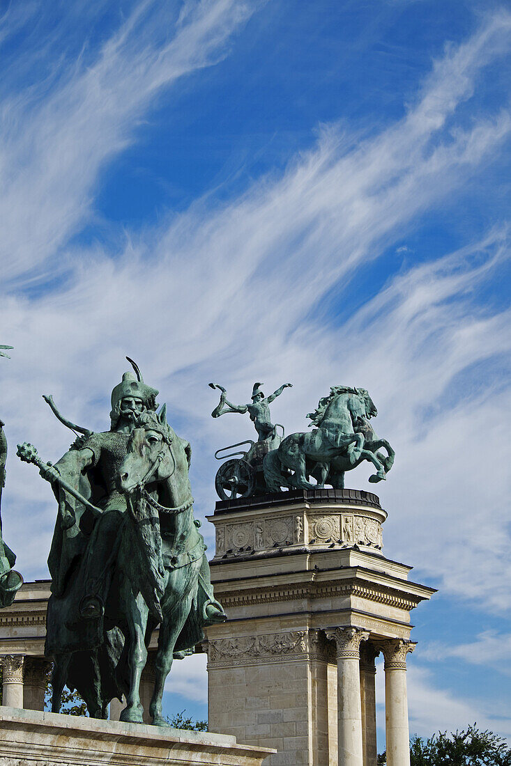 Statuen der sieben Häuptlinge der Magyaren, Hereos' Platz, Budapest, Ungarn