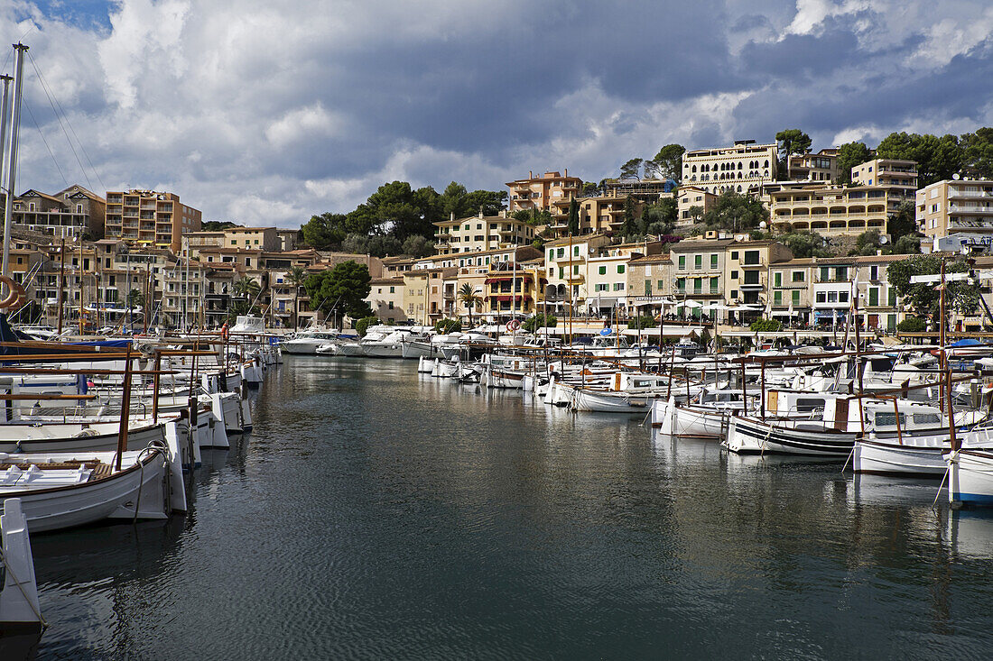 Hafen in Port de Soller, Mallorca, Spanien