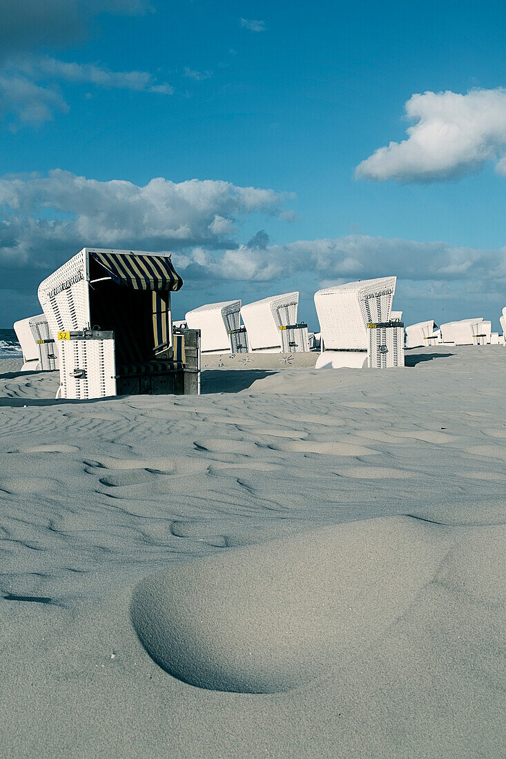 Liegestühle am Strand, Wangerooge, Ostfriesische Inseln, Niedersachsen, Deutschland