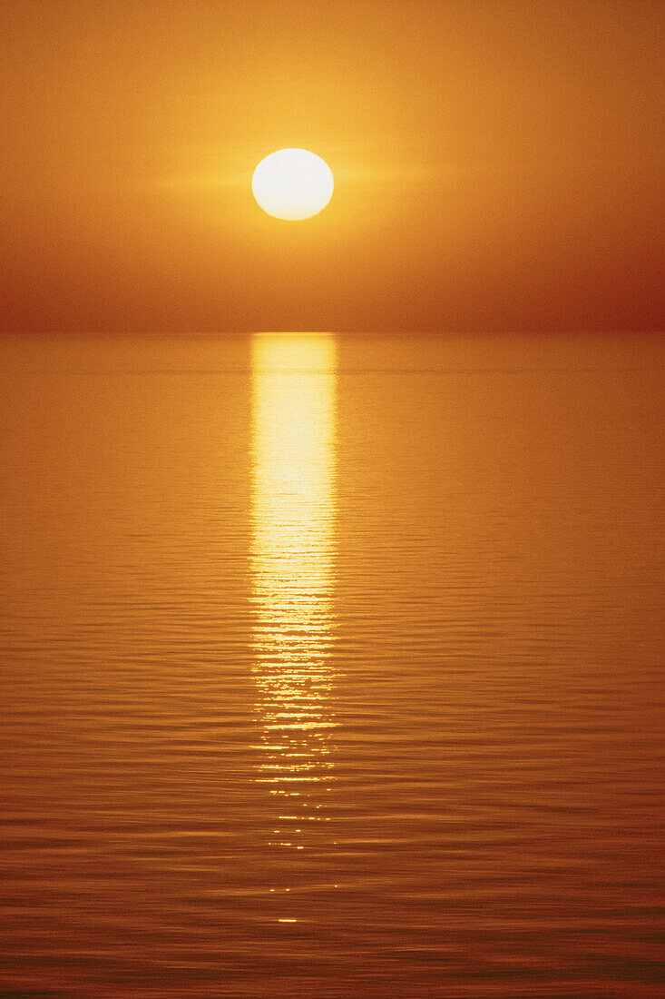 Sonnenuntergang über dem Huronsee, bei Goderich, Ontario, Kanada