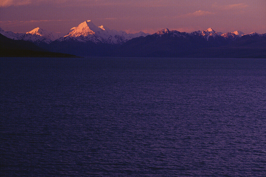 Mt. Cook in den Südalpen bei Sonnenuntergang, Lake Pukaki, Südinsel, Neuseeland